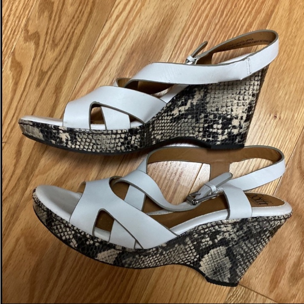 Strapped wedge sandal